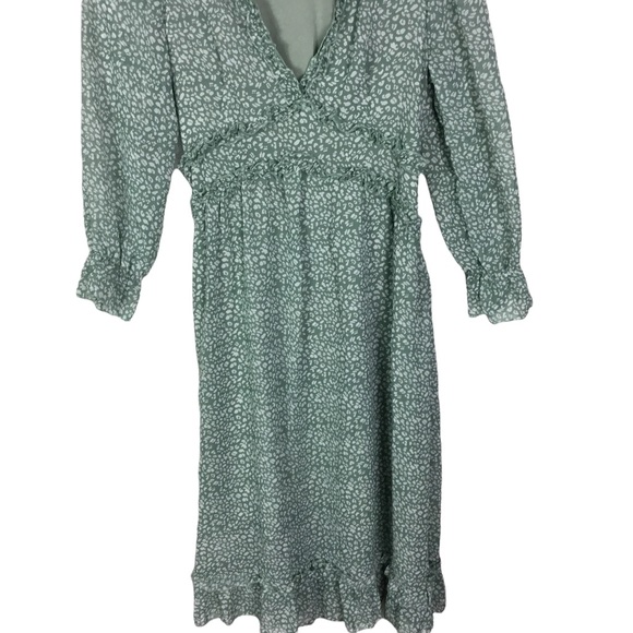 Deep V-neck Ruffle Long Sleeve Floral Print Maxi Dress size Medium NWOT - Picture 2 of 6